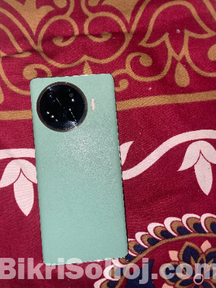 Tecno spark 20 pro plus